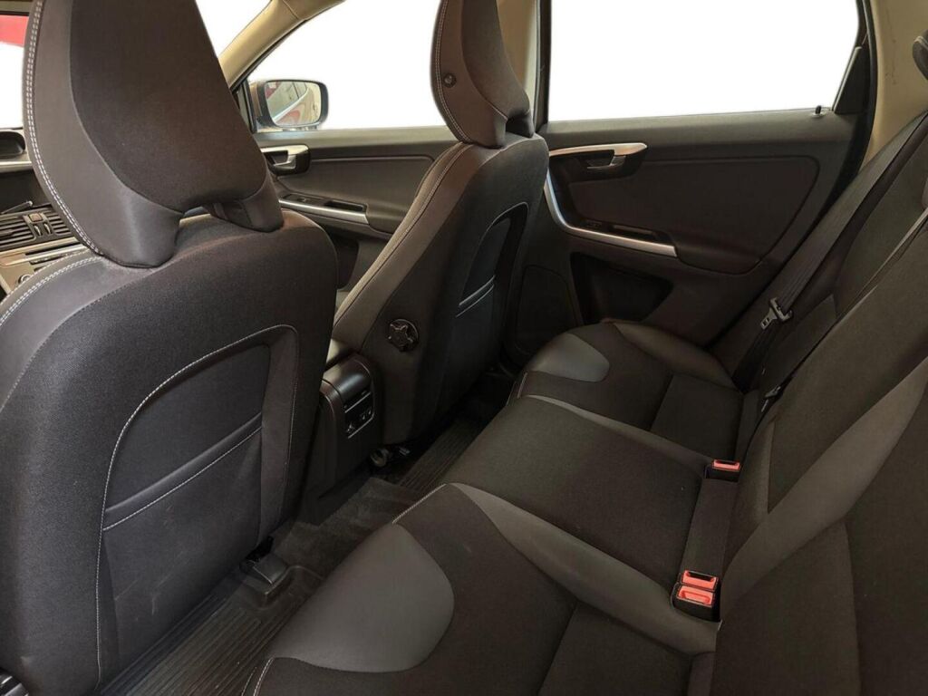 Volvo XC60 2010 Ruskea (beige)