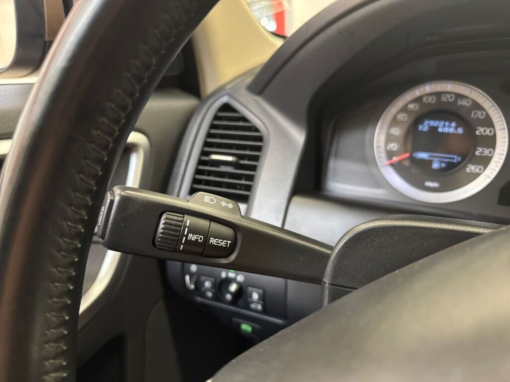 Volvo XC60 2010 Ruskea (beige)