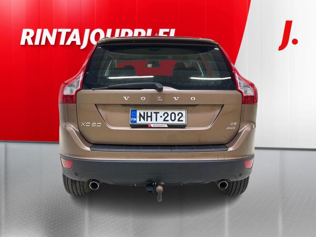 Volvo XC60 2010 Ruskea (beige)