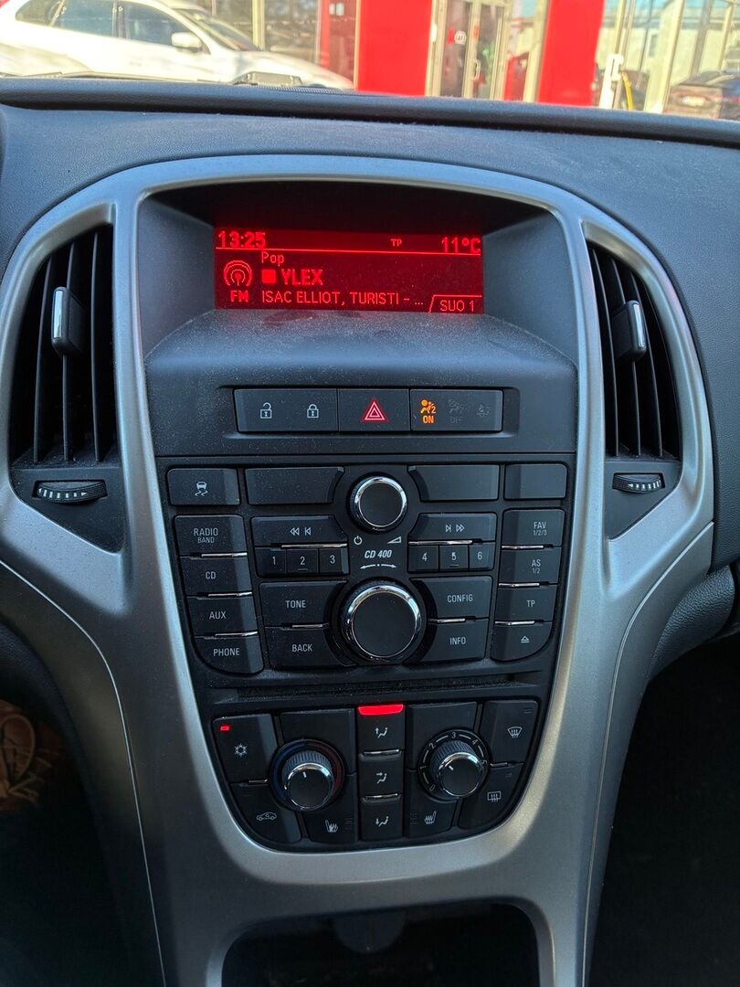 Opel Astra 2010 Valkoinen