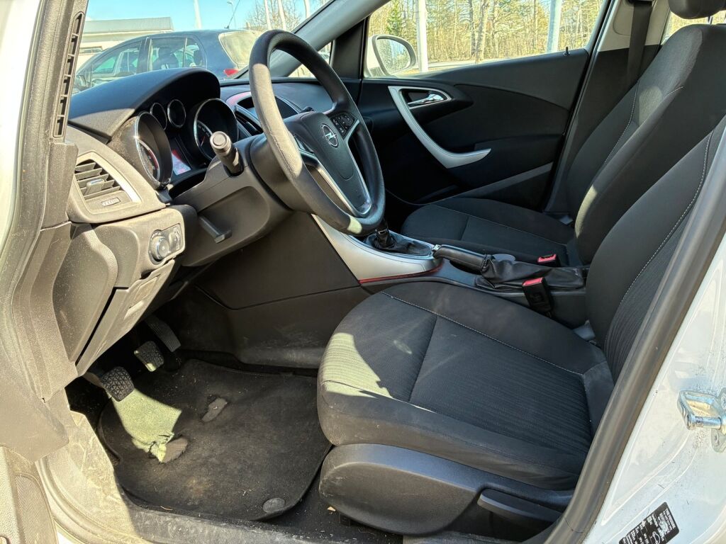 Opel Astra 2010 Valkoinen