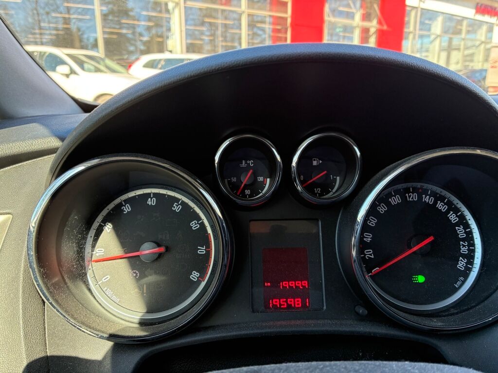 Opel Astra 2010 Valkoinen