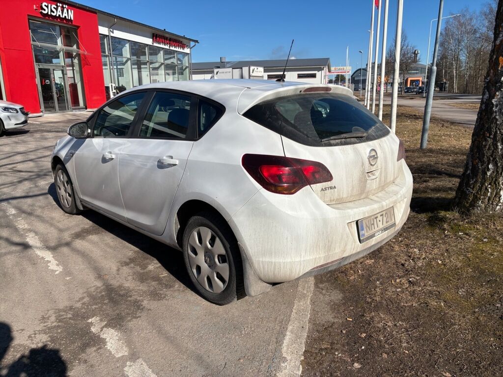 Opel Astra 2010 Valkoinen