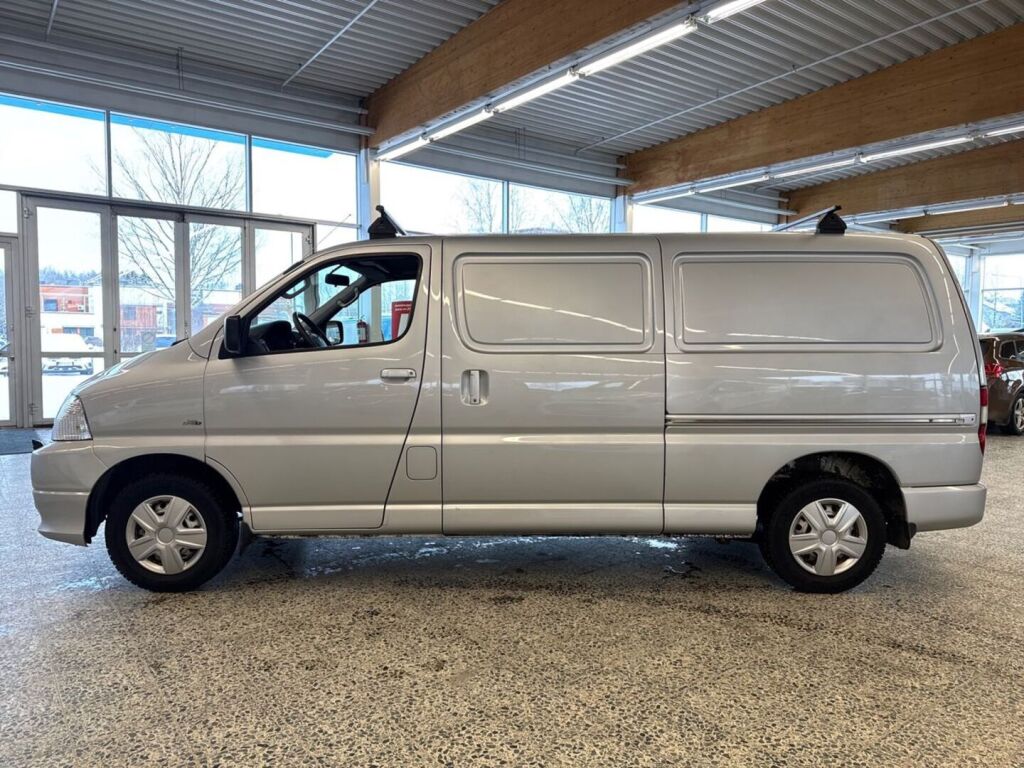 Toyota Hiace 2010 Metallinhohto Hopea