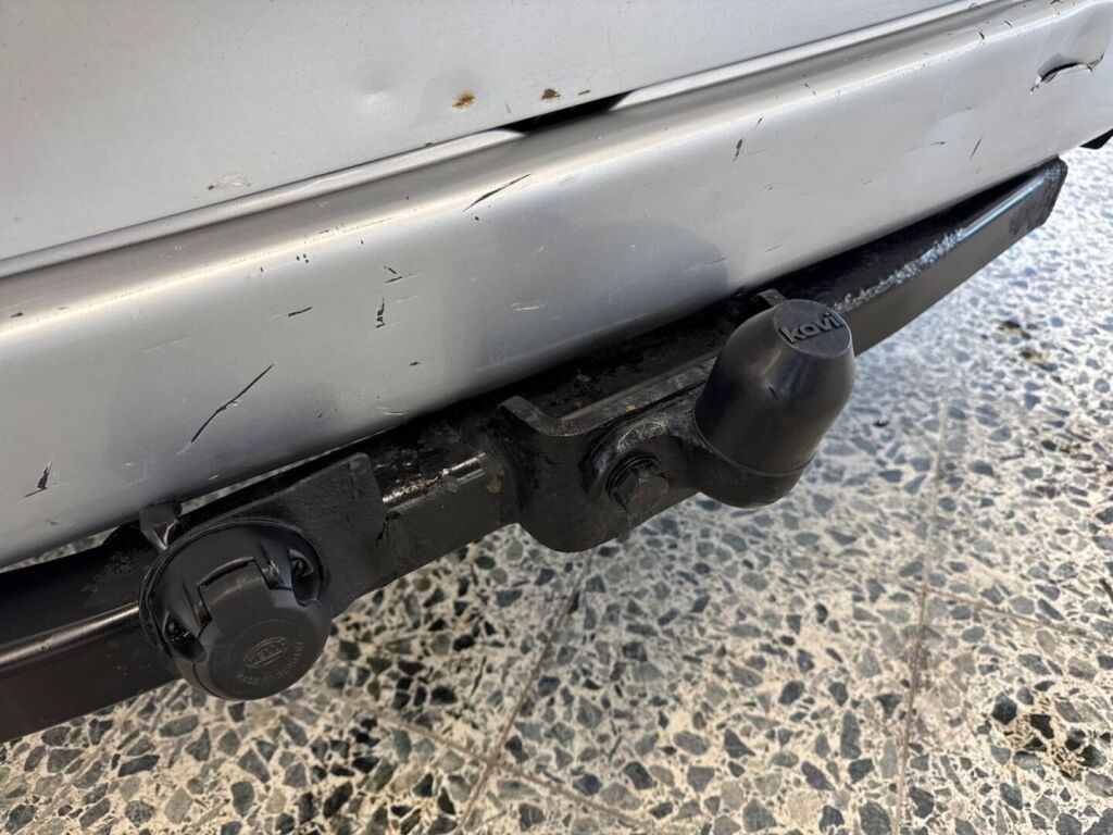 Toyota Hiace 2010 Metallinhohto Hopea