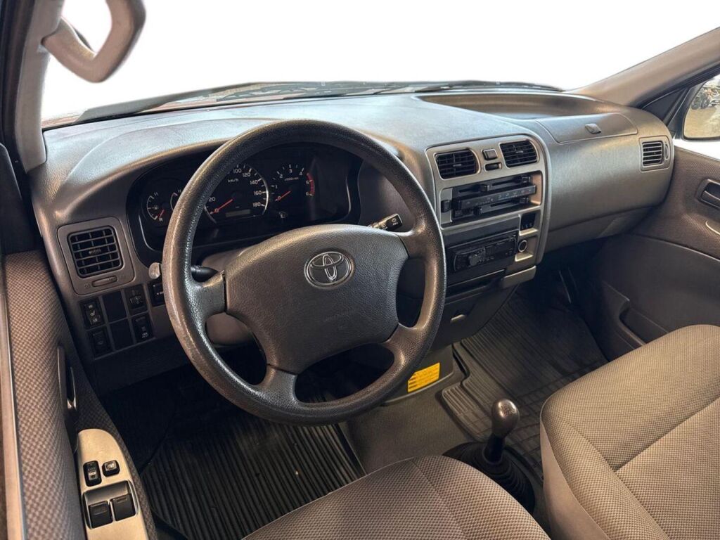 Toyota Hiace 2010 Metallinhohto Hopea