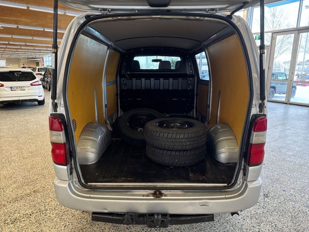 Toyota Hiace 2010 Metallinhohto Hopea