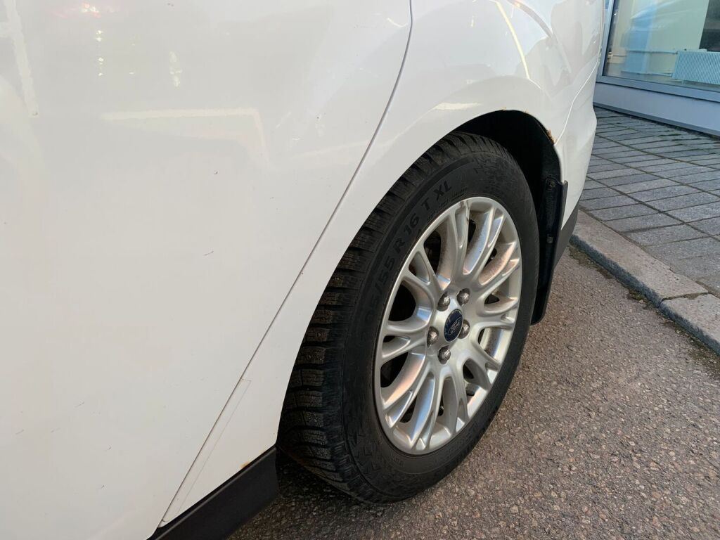 Ford Focus 2011 Valkoinen