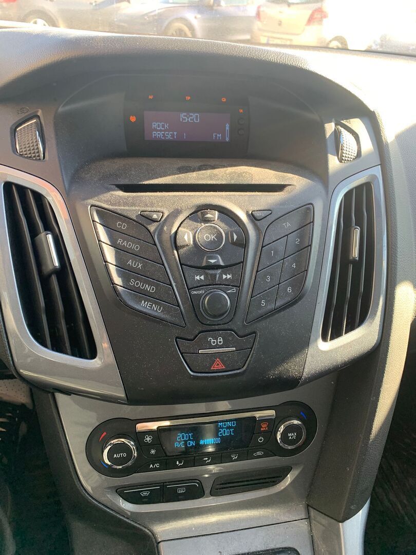 Ford Focus 2011 Valkoinen