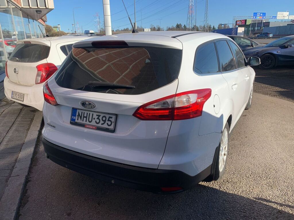 Ford Focus 2011 Valkoinen