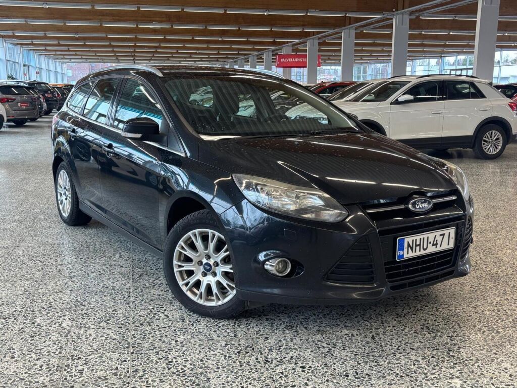 Ford Focus 2011 Musta