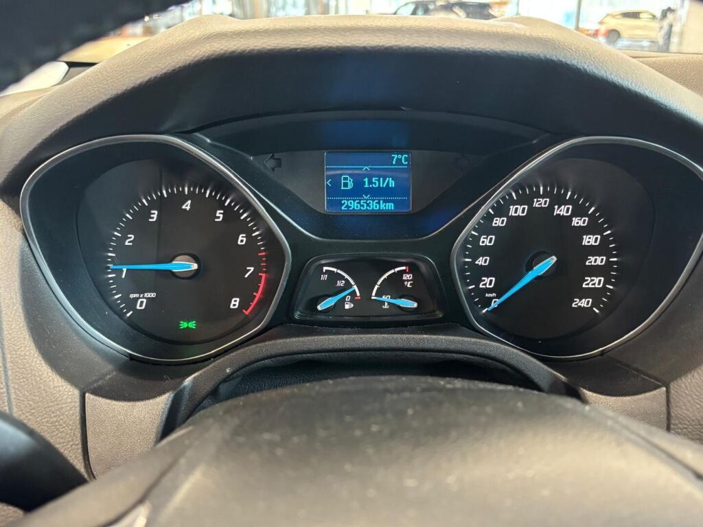 Ford Focus 2011 Musta