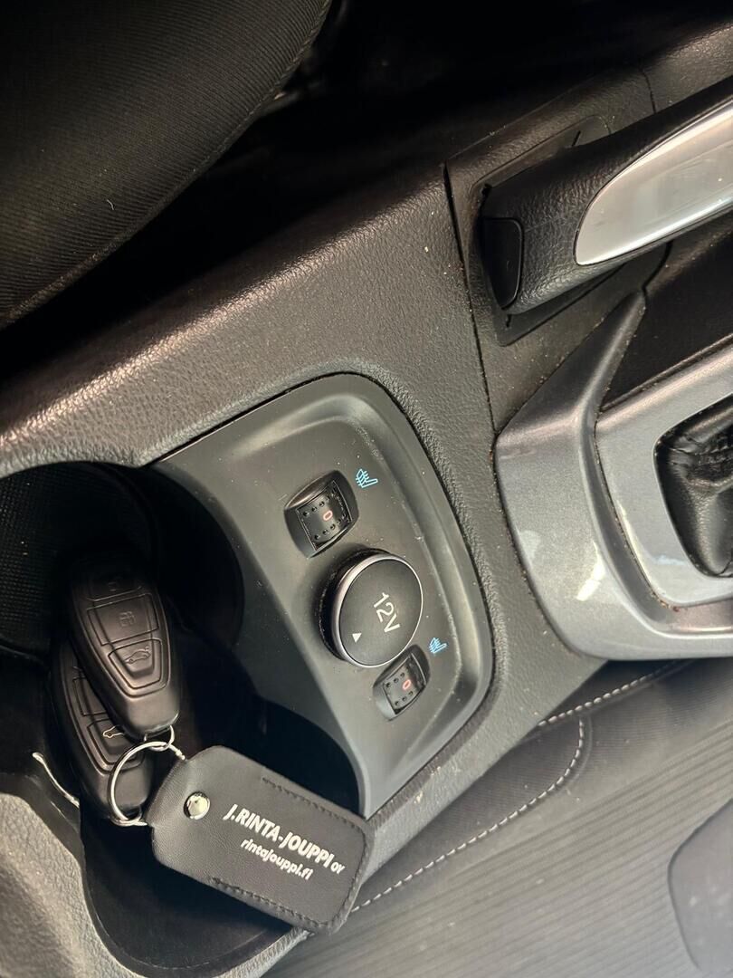 Ford Focus 2011 Musta