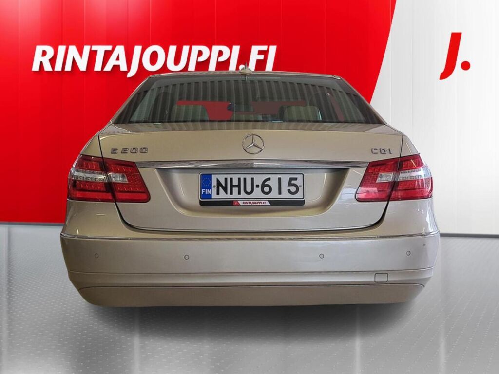 Mercedes-Benz E 2011 Ruskea (beige)