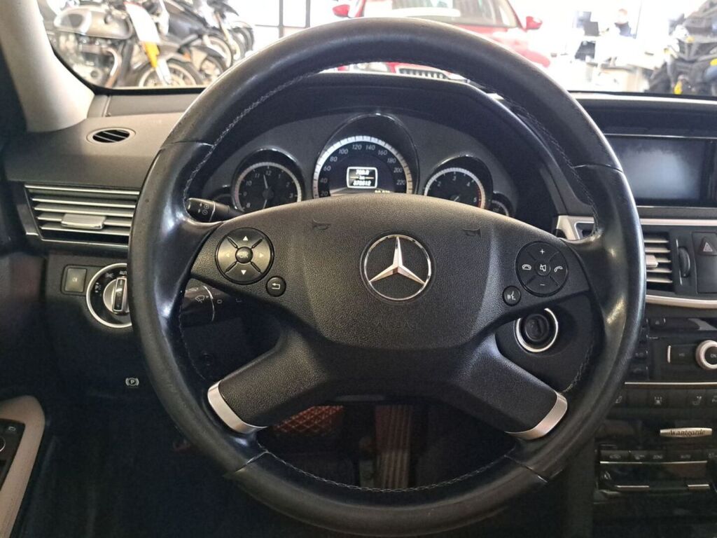 Mercedes-Benz E 2011 Ruskea (beige)