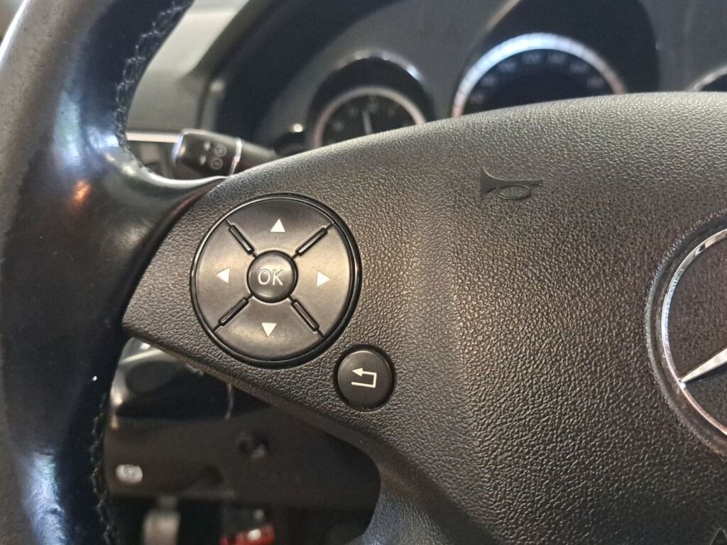 Mercedes-Benz E 2011 Ruskea (beige)