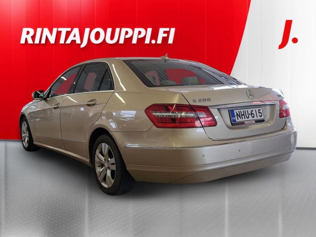 Mercedes-Benz E 2011 Ruskea (beige)