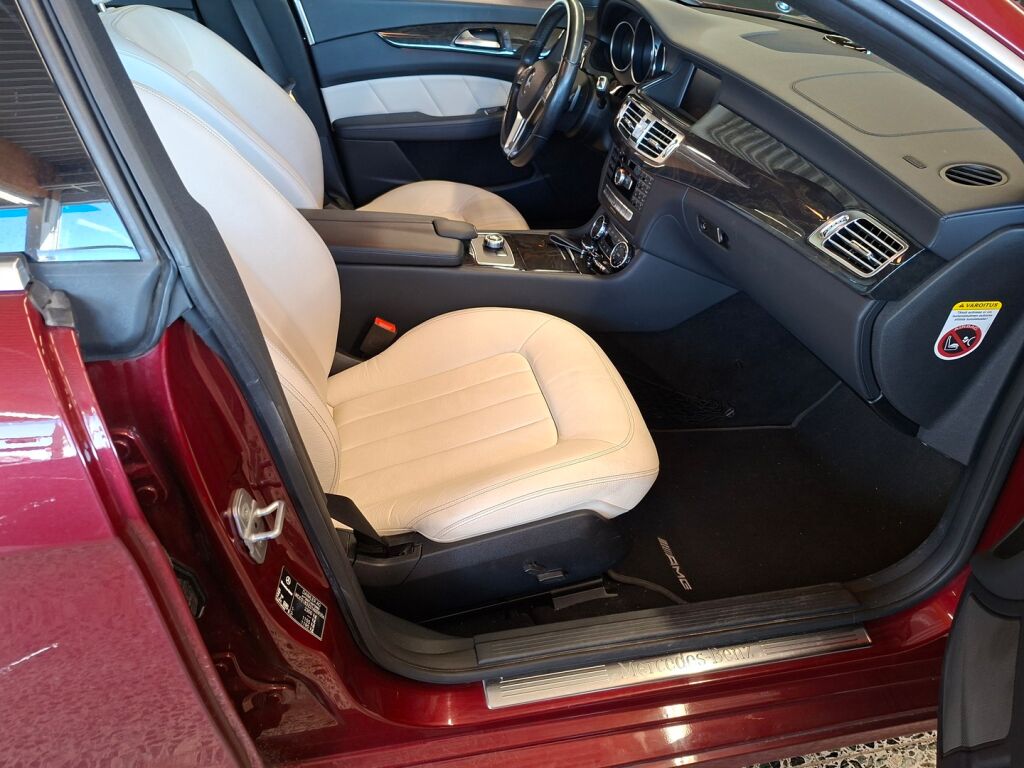 Mercedes-Benz CLS 2011 Punainen