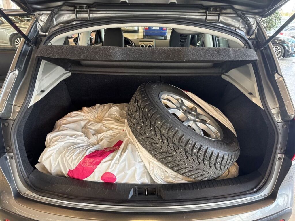 Nissan Qashqai 2011 Metallinhohto Harmaa
