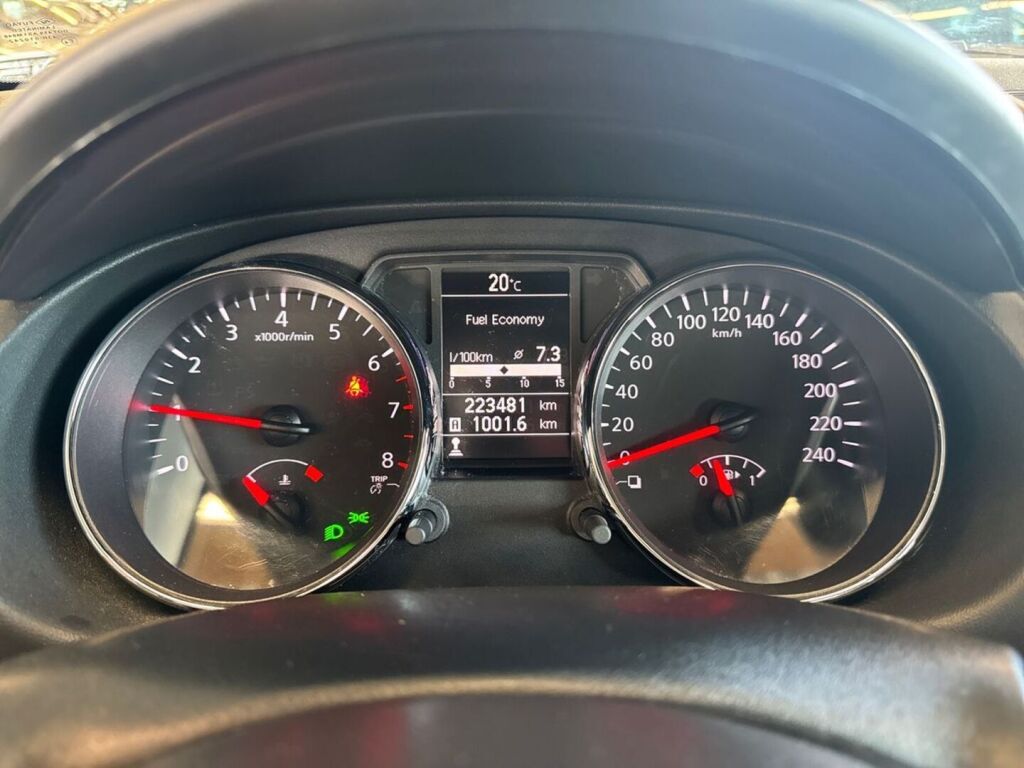 Nissan Qashqai 2011 Metallinhohto Harmaa