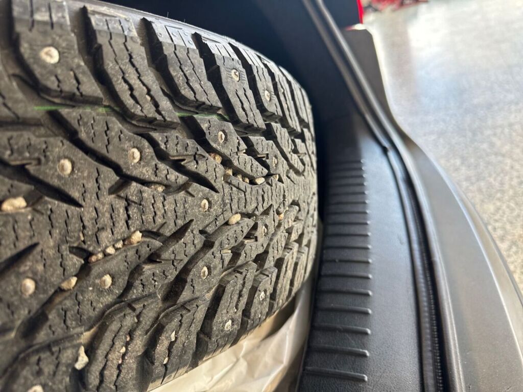 Nissan Qashqai 2011 Metallinhohto Harmaa