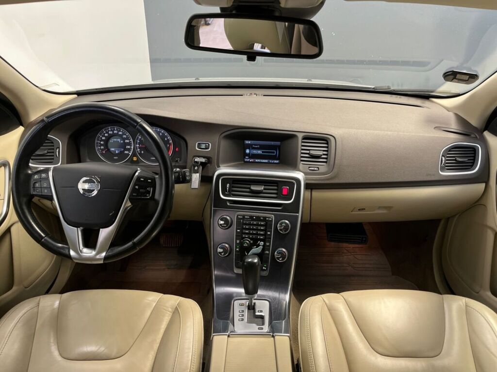 Volvo V60 2012 Harmaa