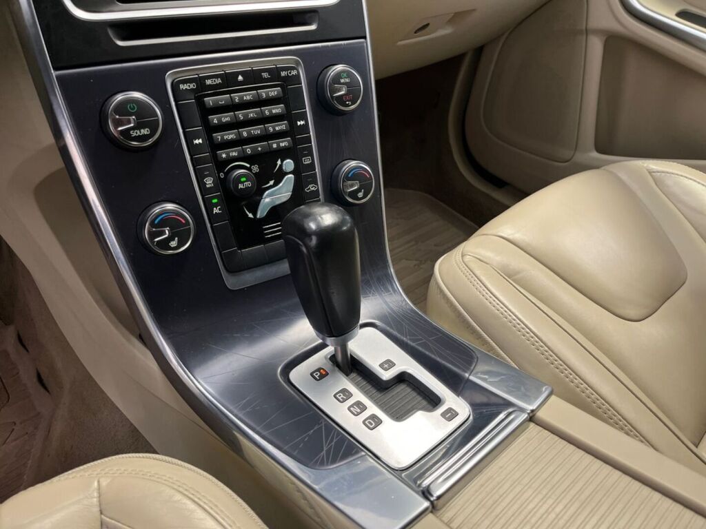 Volvo V60 2012 Harmaa