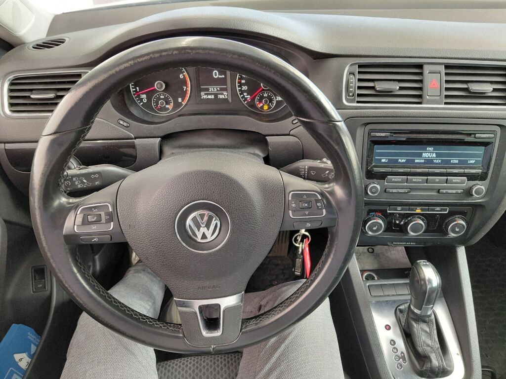 Volkswagen Jetta 2012 Valkoinen
