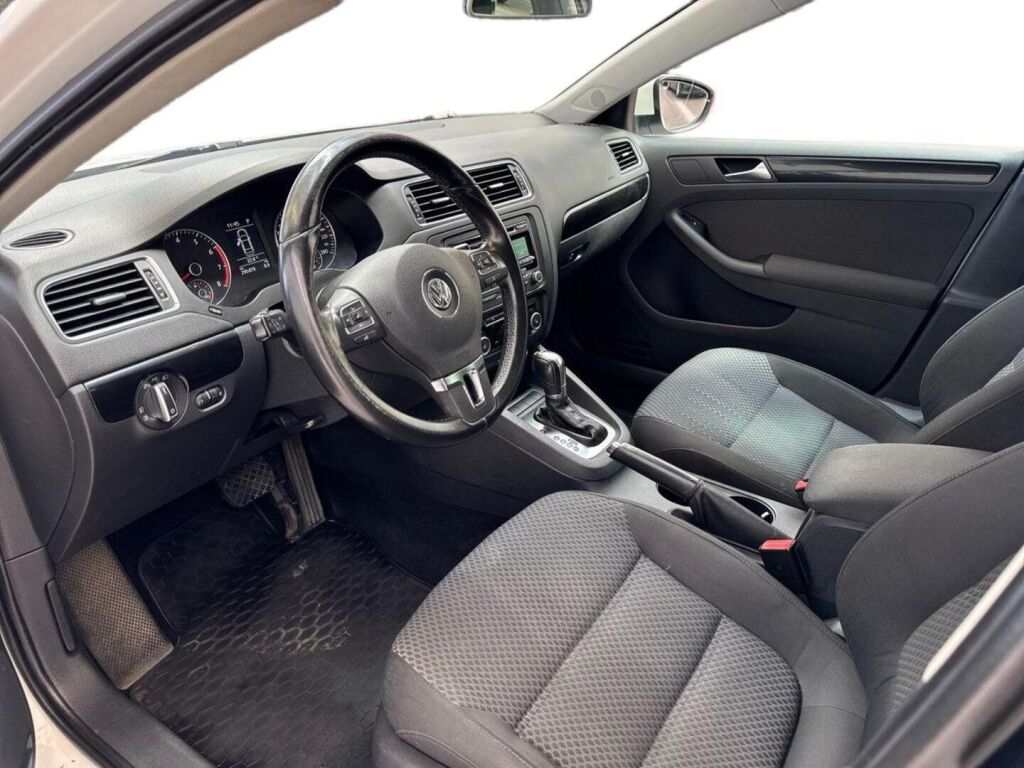 Volkswagen Jetta 2012 Valkoinen