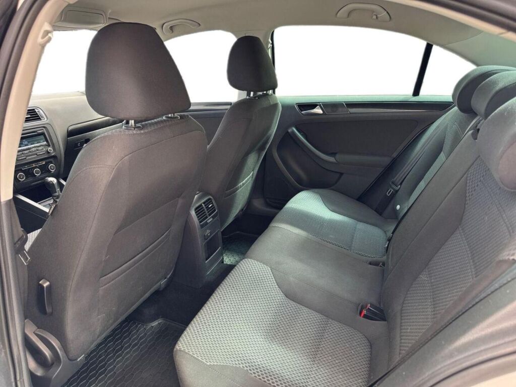 Volkswagen Jetta 2012 Valkoinen