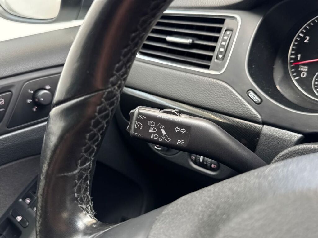 Volkswagen Jetta 2012 Valkoinen