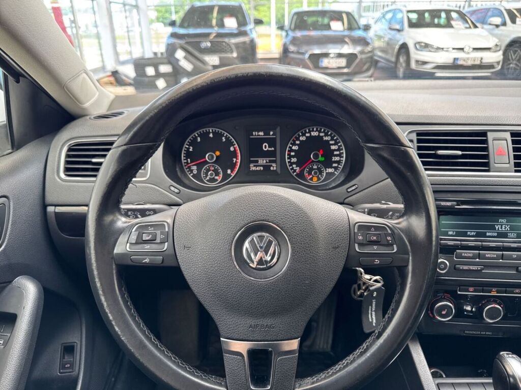 Volkswagen Jetta 2012 Valkoinen