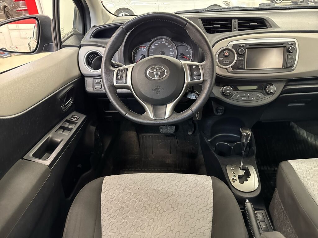 Toyota Yaris 2012 Musta