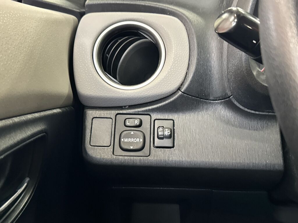Toyota Yaris 2012 Musta