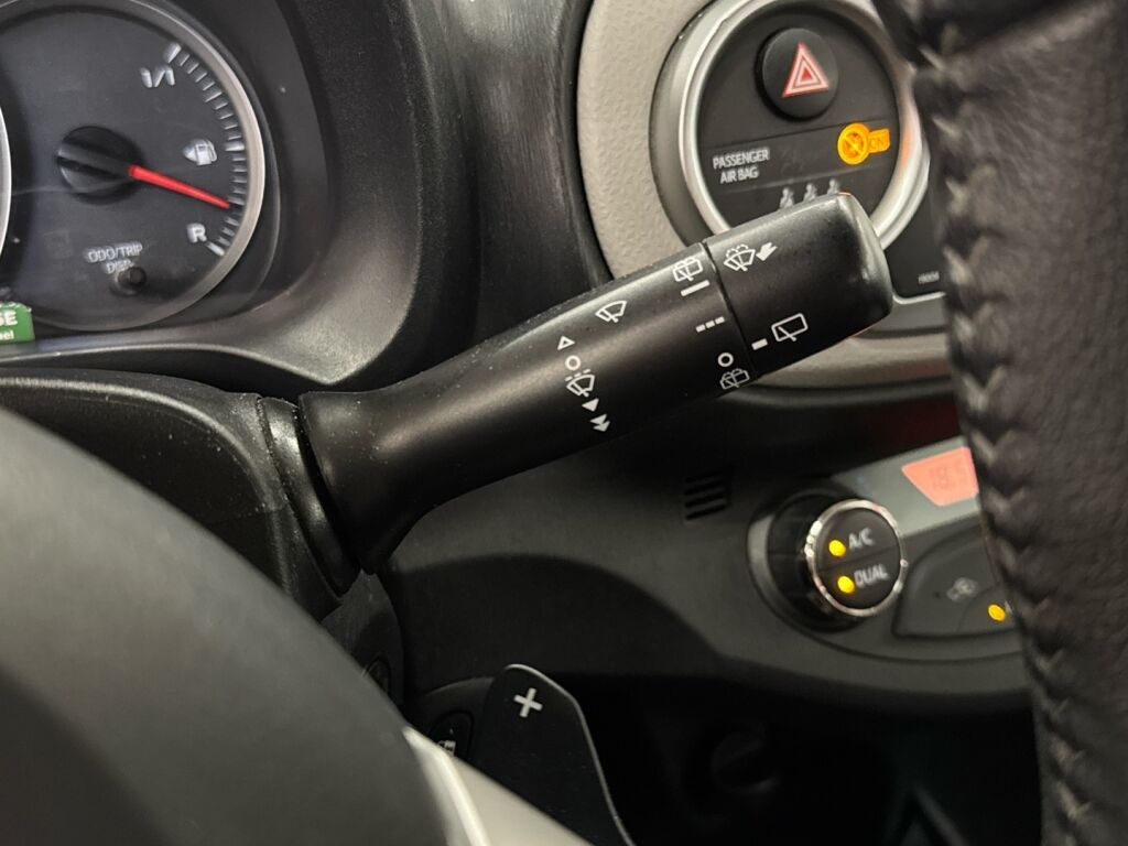 Toyota Yaris 2012 Musta
