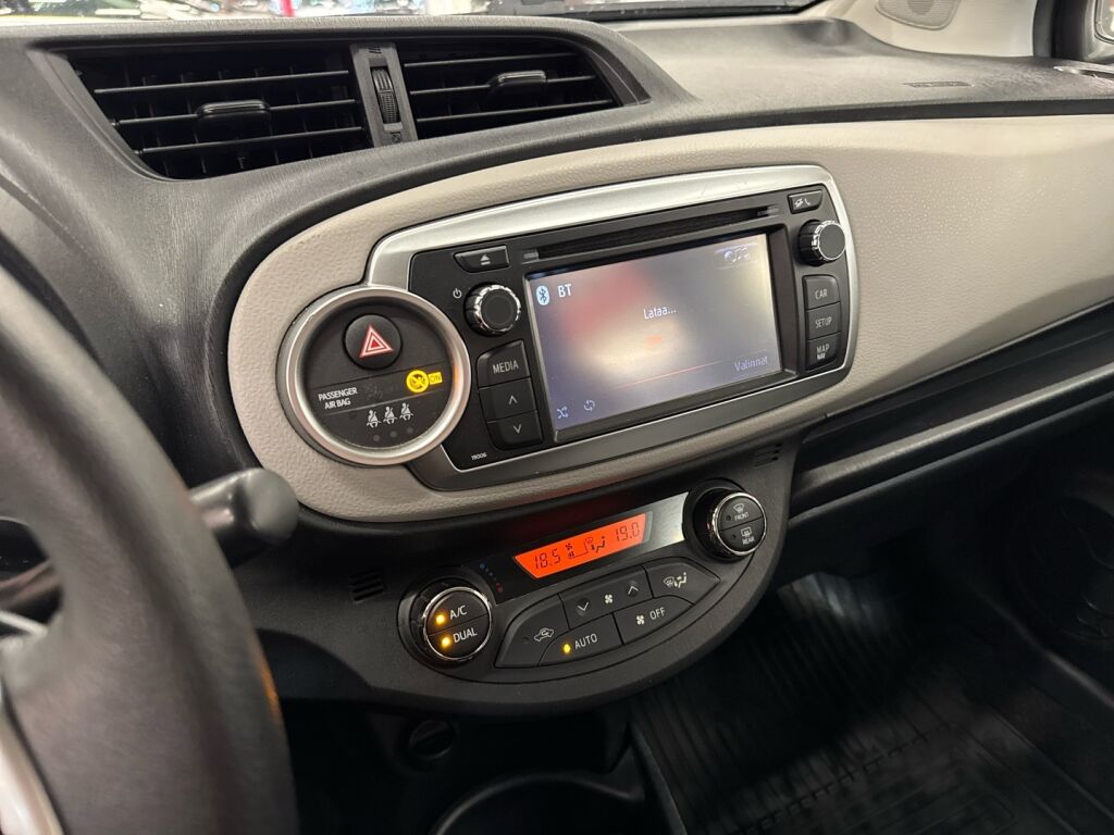 Toyota Yaris 2012 Musta