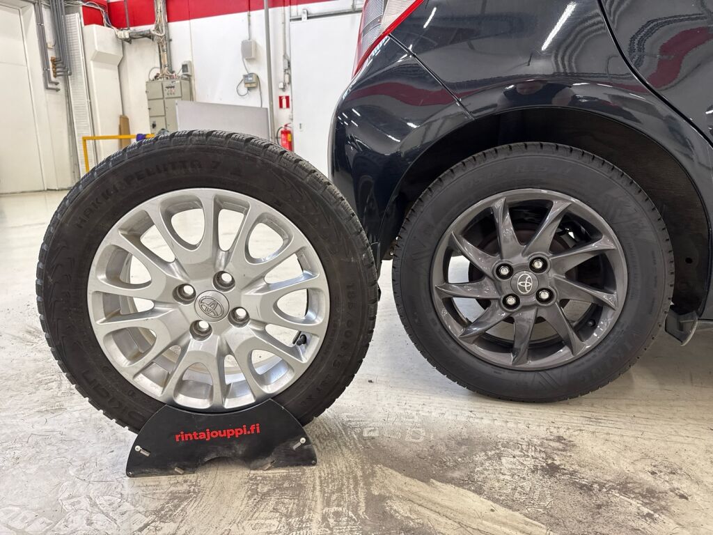 Toyota Yaris 2012 Musta
