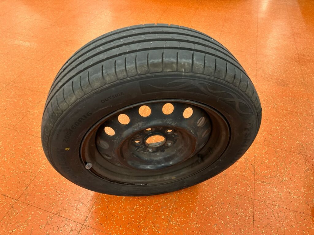 Toyota Avensis 2012 Harmaa