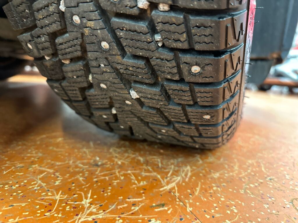 Toyota Avensis 2012 Harmaa