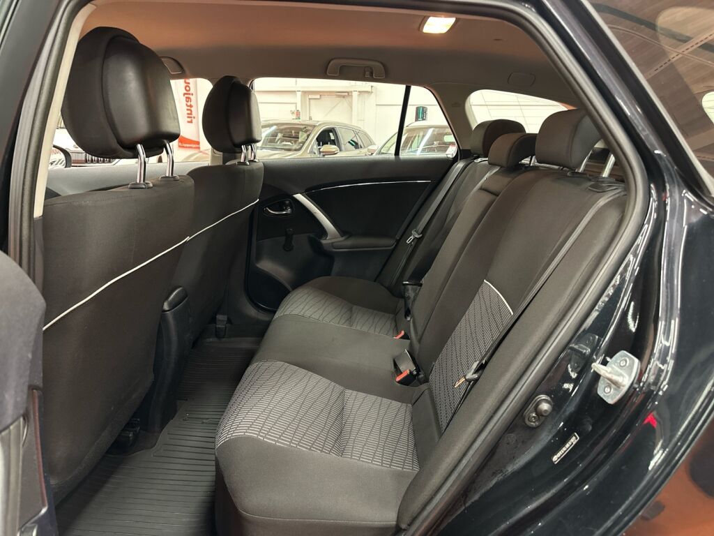 Toyota Avensis 2012 Harmaa