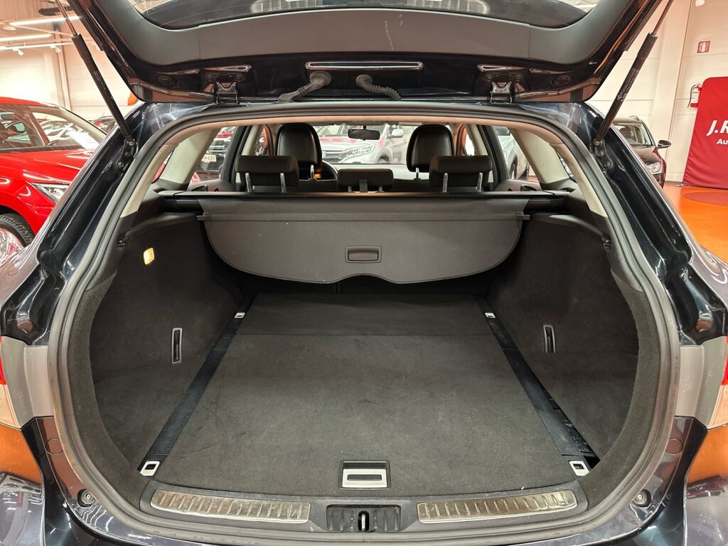 Toyota Avensis 2012 Harmaa