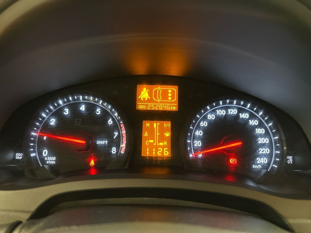 Toyota Avensis 2012 Harmaa