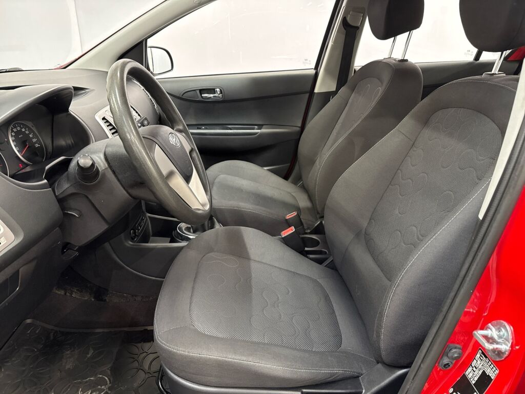 Hyundai i20 2012 Punainen