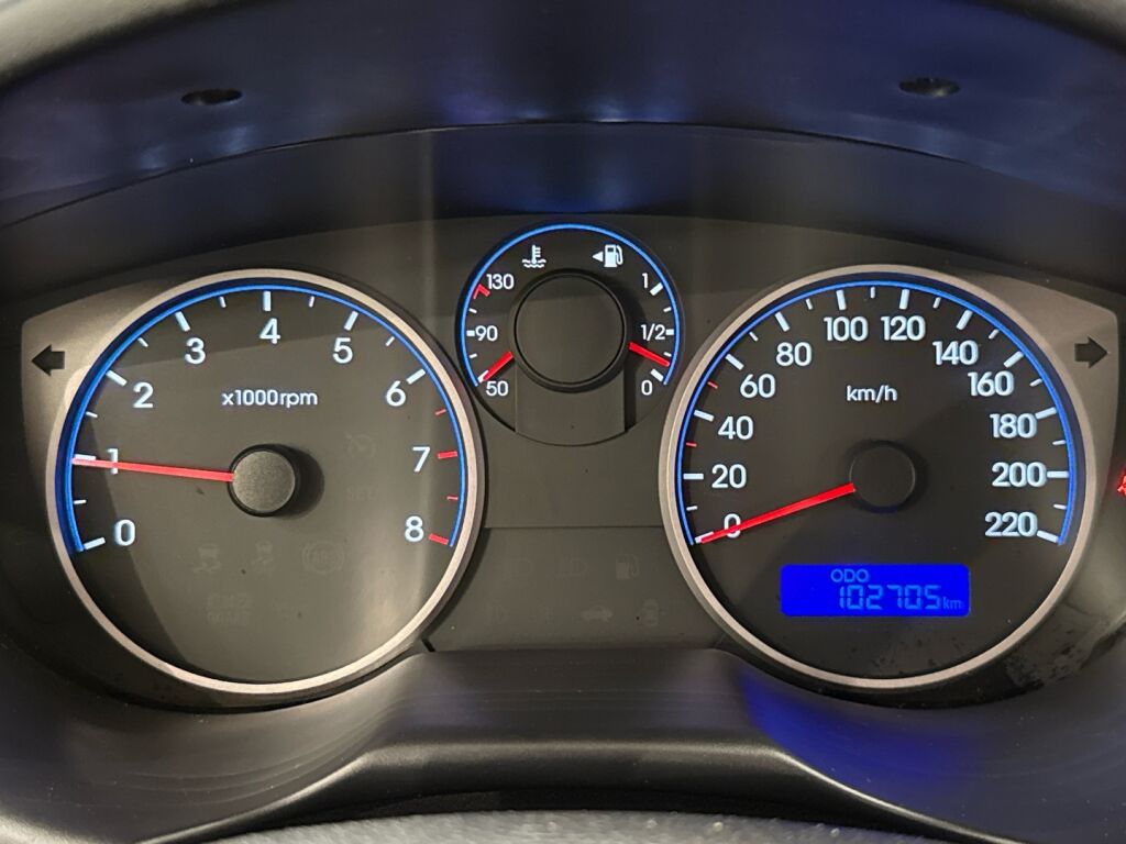 Hyundai i20 2012 Punainen