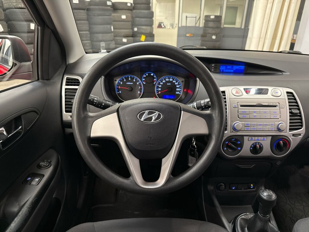 Hyundai i20 2012 Punainen