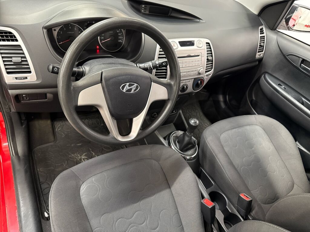 Hyundai i20 2012 Punainen