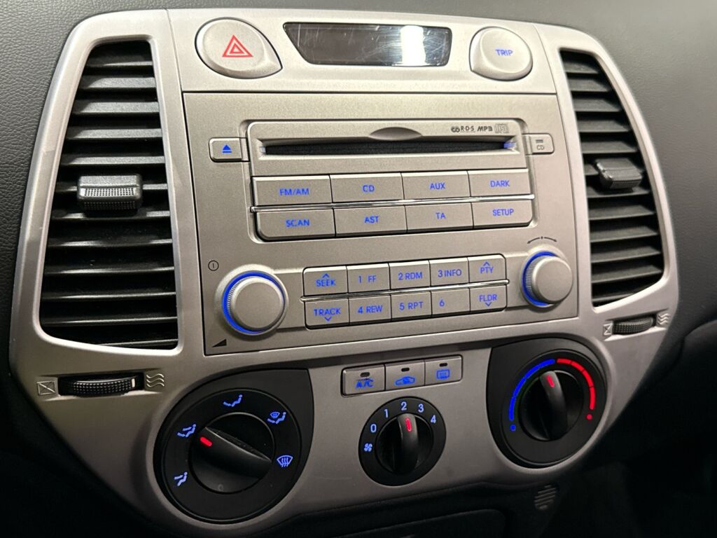 Hyundai i20 2012 Punainen