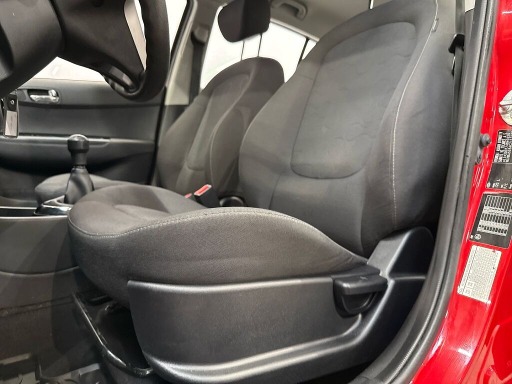 Hyundai i20 2012 Punainen