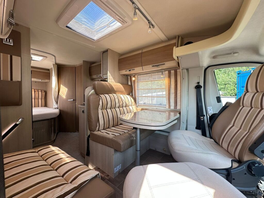 Bürstner Nexxo T 660 2012 Valkoinen