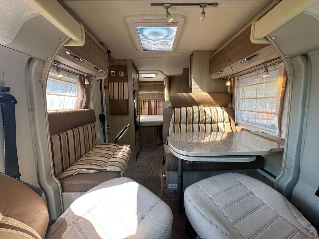 Bürstner Nexxo T 660 2012 Valkoinen